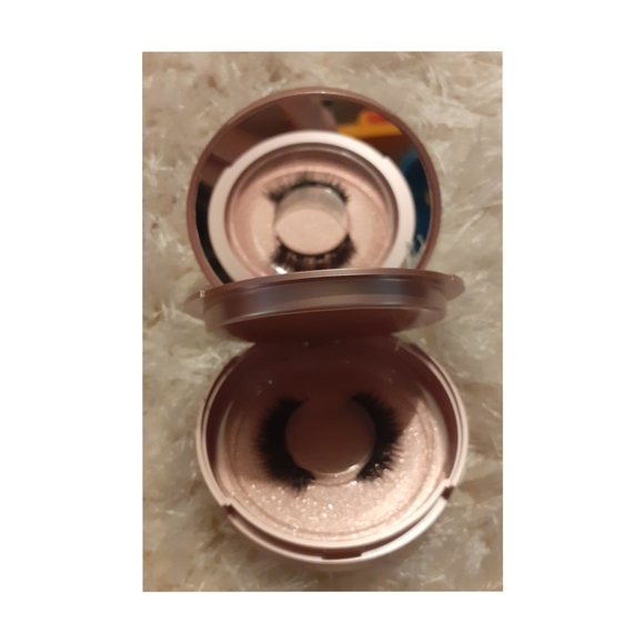 💋New in Package Magnetic Lashes - Picture 3 of 12